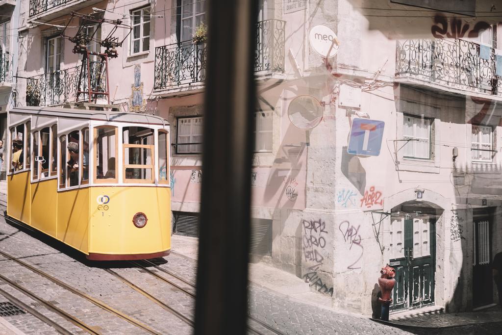 Santa Bica Eat Drink & Sleep Bed and Breakfast Lisboa Eksteriør billede